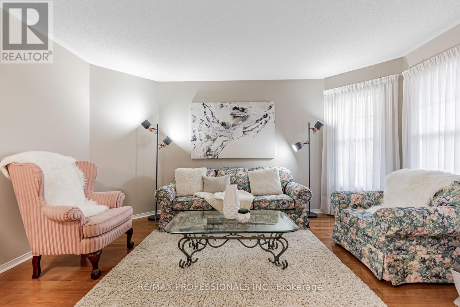 62 Banington Crescent, Brampton, Ontario  L7A 1G3 - Photo 3 - W12473554