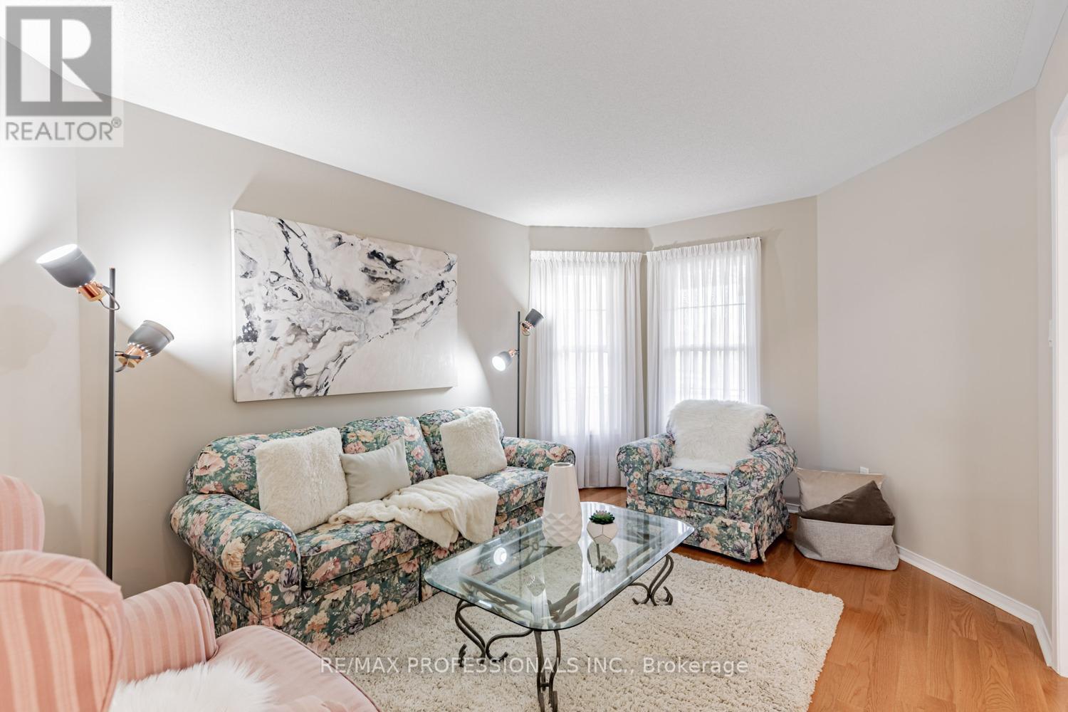 62 Banington Crescent, Brampton, Ontario  L7A 1G3 - Photo 5 - W12473554
