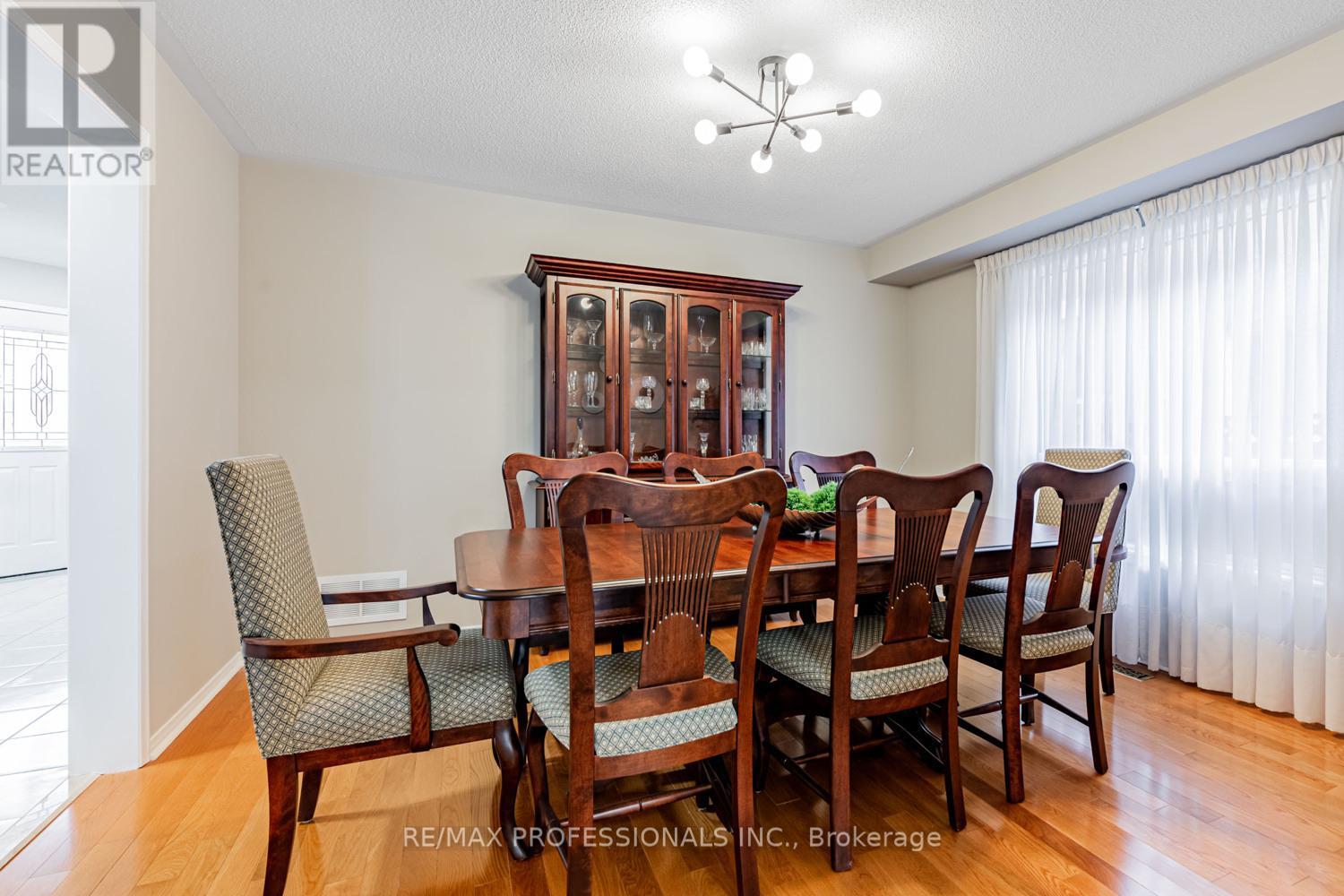 62 Banington Crescent, Brampton, Ontario  L7A 1G3 - Photo 6 - W12473554