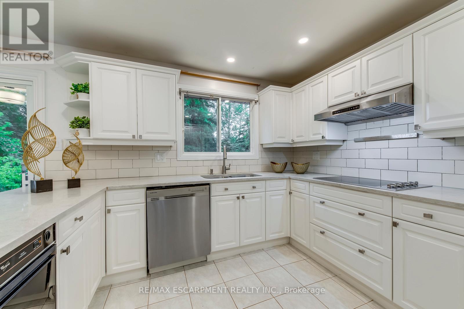 170 Cavendish Court, Oakville, Ontario  L6J 5S2 - Photo 13 - W12473569