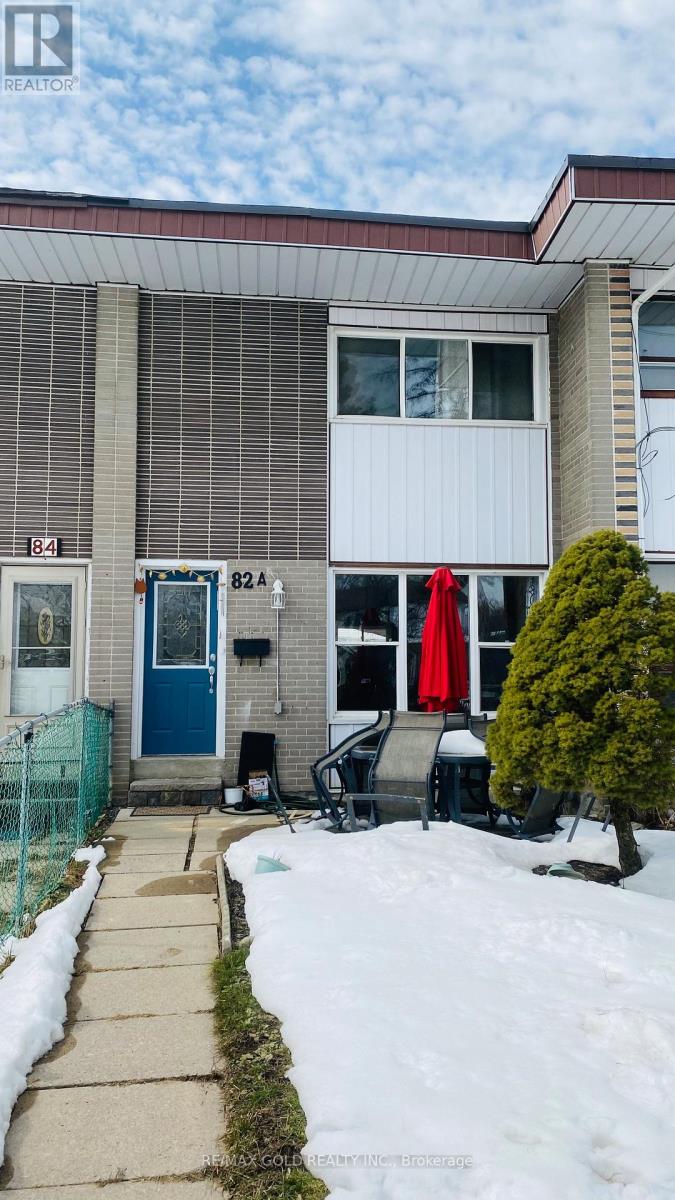 82 A CORBY CRESCENT, Brampton, Ontario