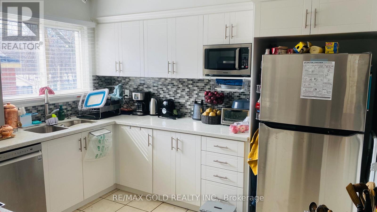 82 A Corby Crescent, Brampton, Ontario  L6Y 1H1 - Photo 2 - W12473574