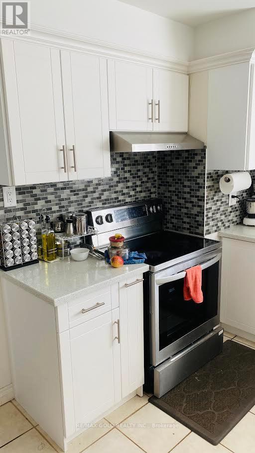 82 A Corby Crescent, Brampton, Ontario  L6Y 1H1 - Photo 5 - W12473574