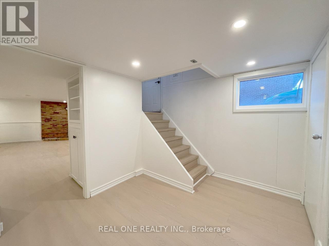 1 - 2116 Mountainside Drive, Burlington, Ontario  L7P 1B2 - Photo 15 - W12473588