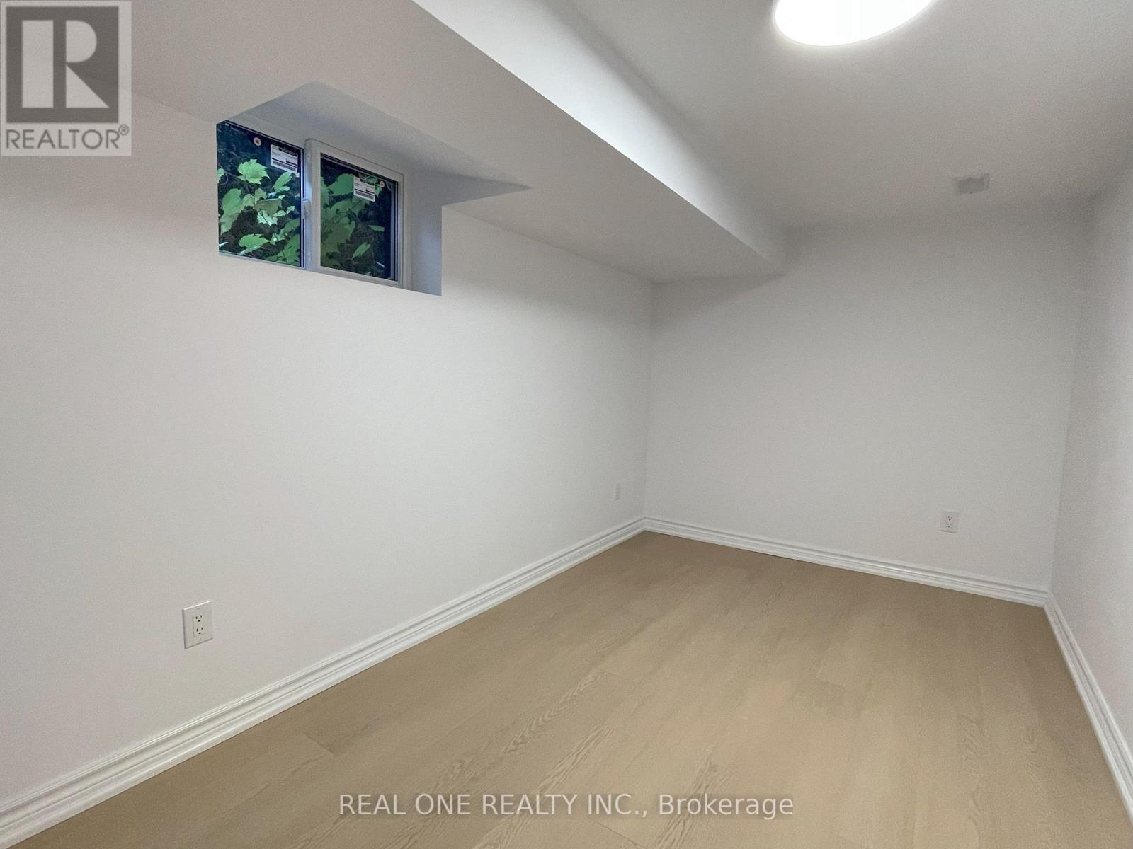 1 - 2116 Mountainside Drive, Burlington, Ontario  L7P 1B2 - Photo 18 - W12473588