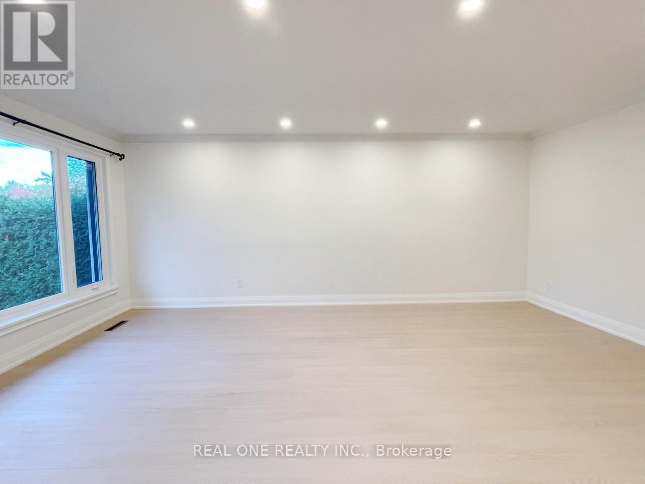 1 - 2116 Mountainside Drive, Burlington, Ontario  L7P 1B2 - Photo 2 - W12473588