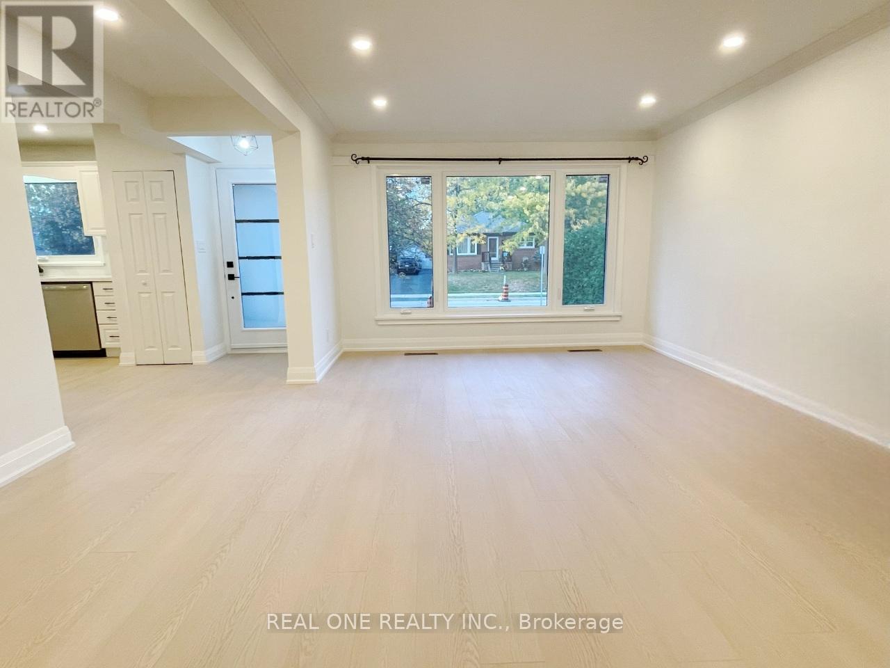 1 - 2116 Mountainside Drive, Burlington, Ontario  L7P 1B2 - Photo 3 - W12473588