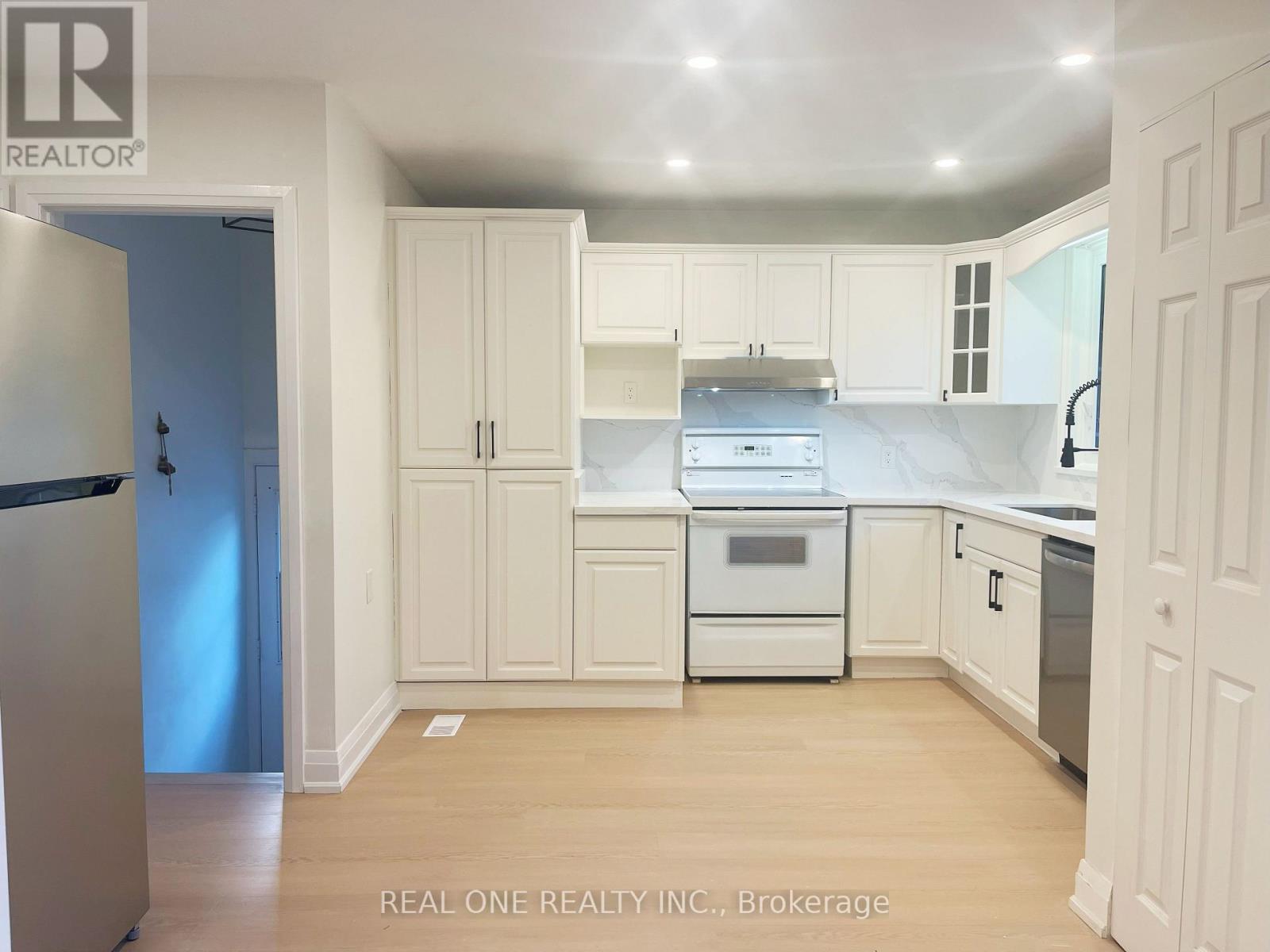 1 - 2116 Mountainside Drive, Burlington, Ontario  L7P 1B2 - Photo 6 - W12473588