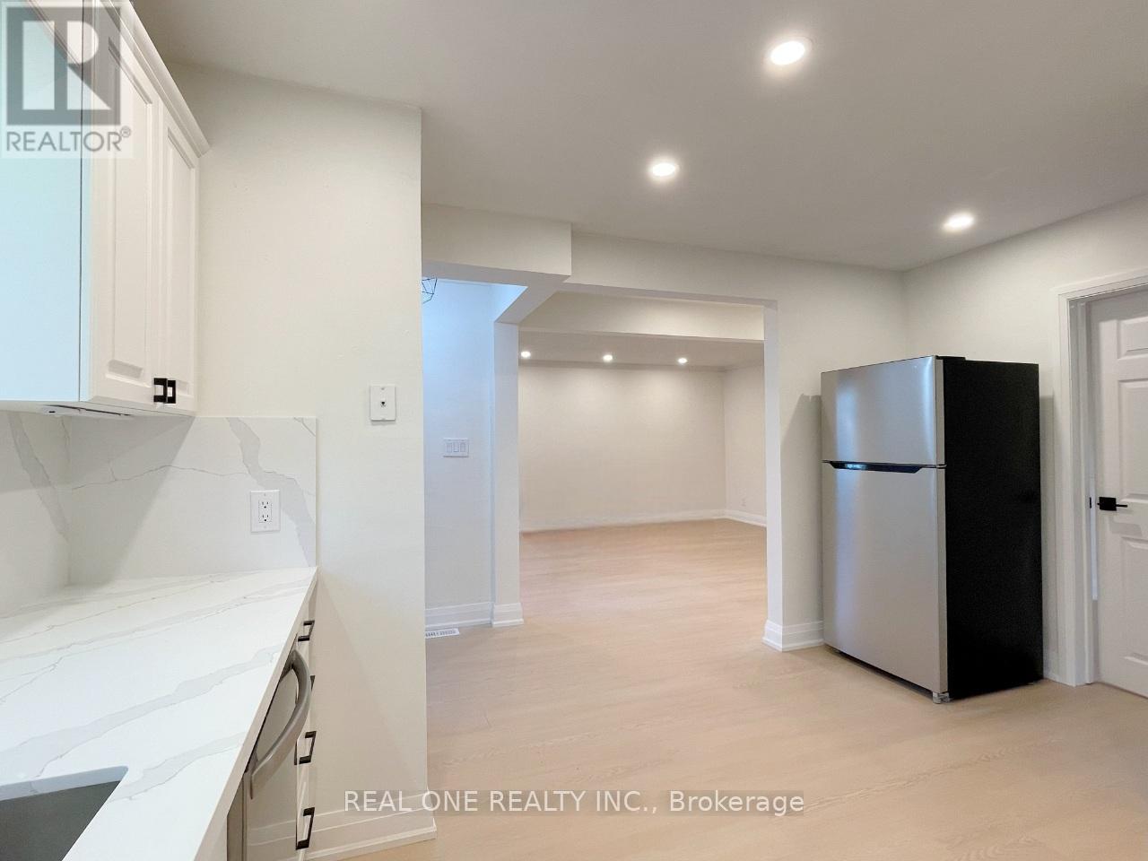 1 - 2116 Mountainside Drive, Burlington, Ontario  L7P 1B2 - Photo 7 - W12473588