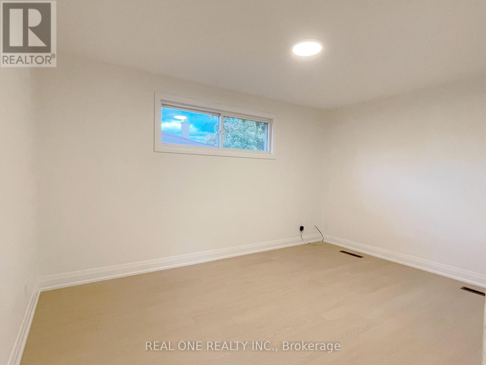 1 - 2116 Mountainside Drive, Burlington, Ontario  L7P 1B2 - Photo 8 - W12473588