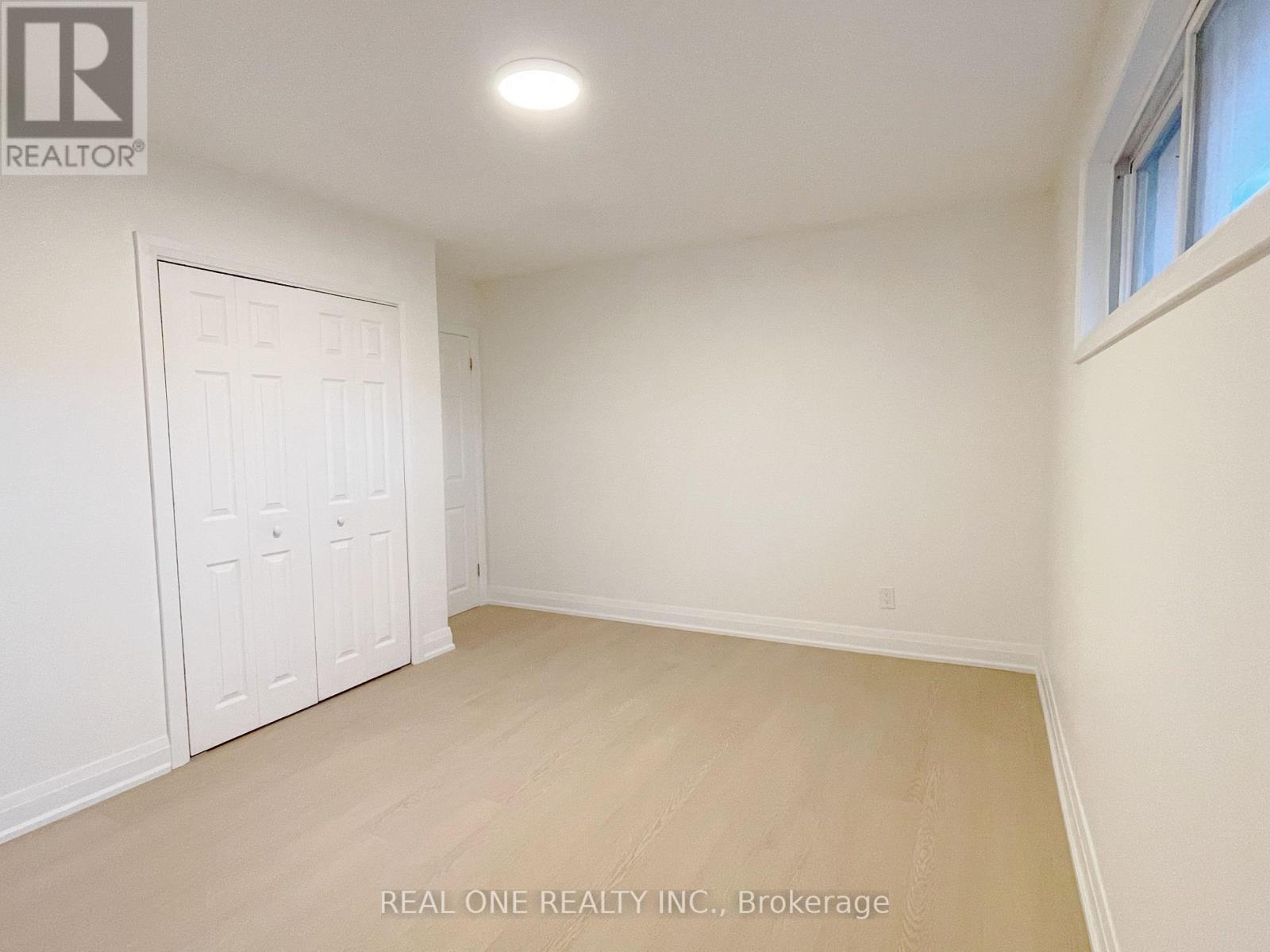 1 - 2116 Mountainside Drive, Burlington, Ontario  L7P 1B2 - Photo 9 - W12473588