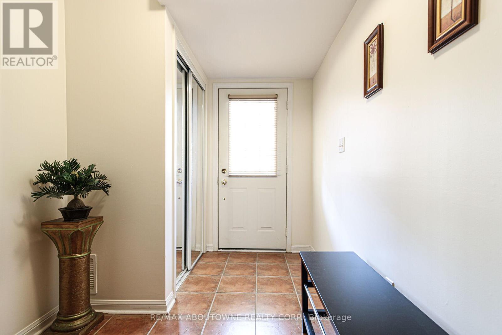 327 - 3030 Breakwater Court, Mississauga, Ontario  L5B 4N7 - Photo 6 - W12473594