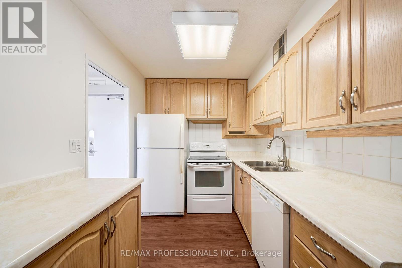 1710 - 270 Scarlett Road, Toronto, Ontario  M6N 4X7 - Photo 11 - W12473597