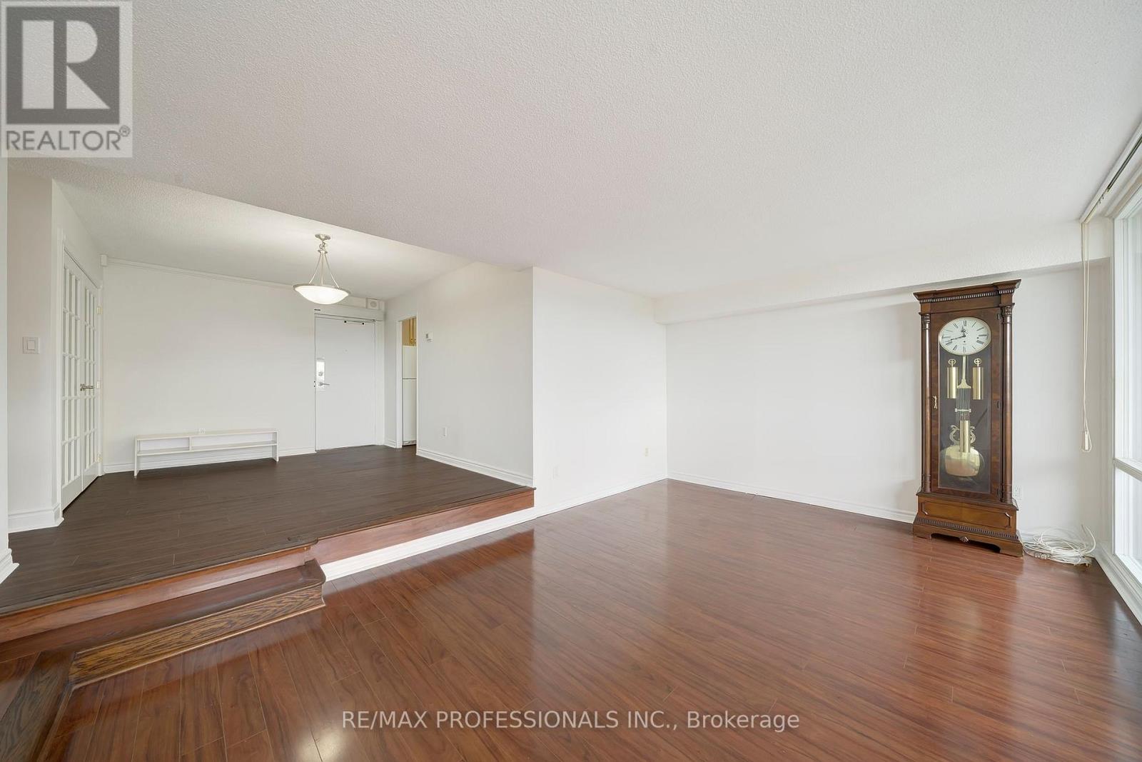 1710 - 270 Scarlett Road, Toronto, Ontario  M6N 4X7 - Photo 14 - W12473597