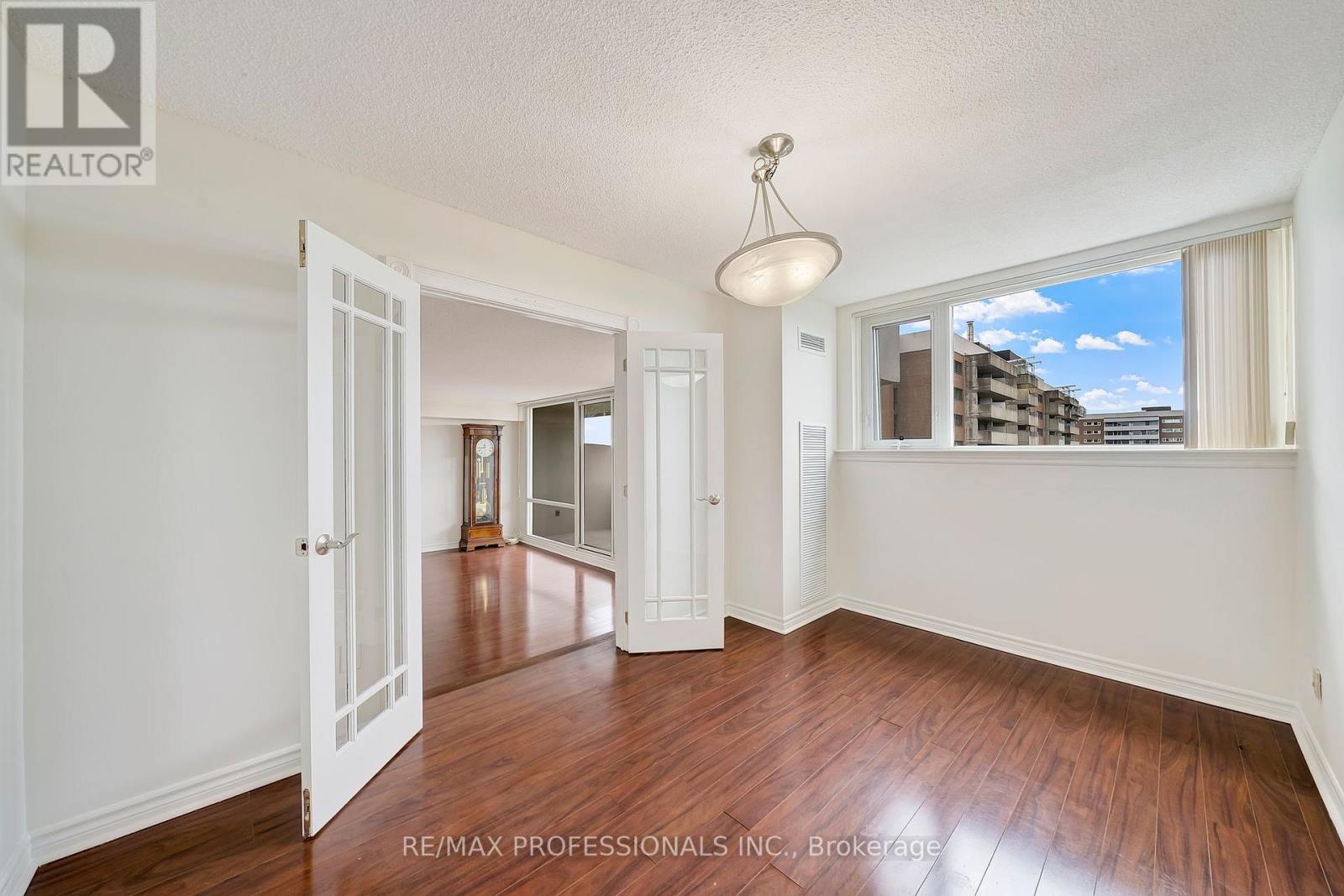 1710 - 270 Scarlett Road, Toronto, Ontario  M6N 4X7 - Photo 17 - W12473597