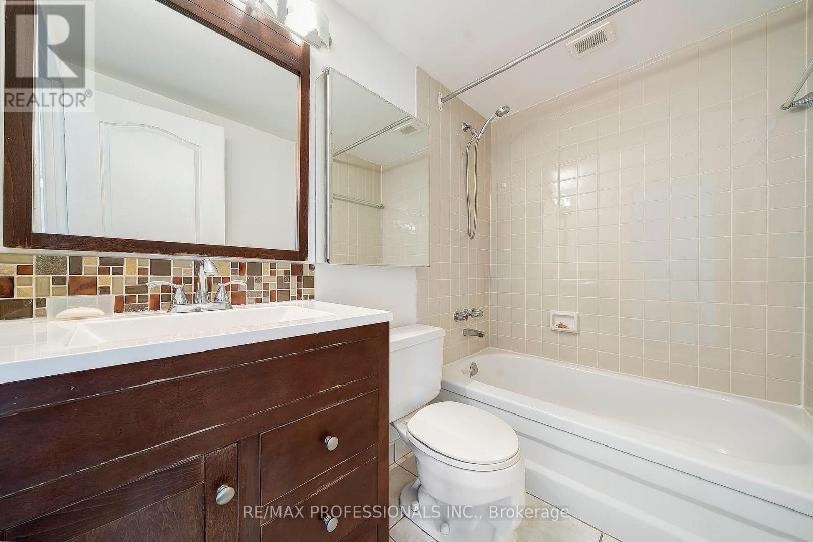 1710 - 270 Scarlett Road, Toronto, Ontario  M6N 4X7 - Photo 19 - W12473597