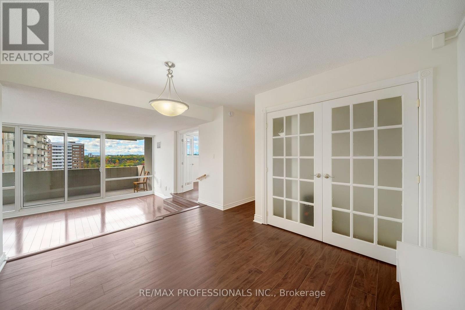 1710 - 270 Scarlett Road, Toronto, Ontario  M6N 4X7 - Photo 5 - W12473597