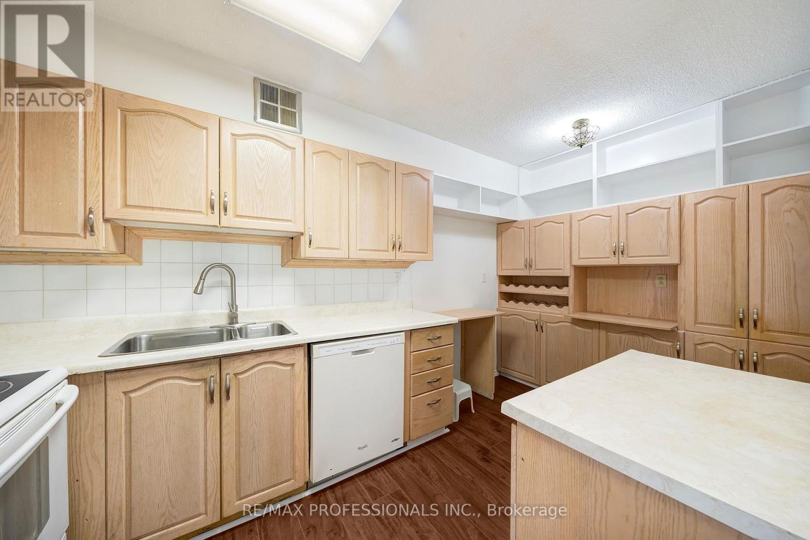 1710 - 270 Scarlett Road, Toronto, Ontario  M6N 4X7 - Photo 8 - W12473597