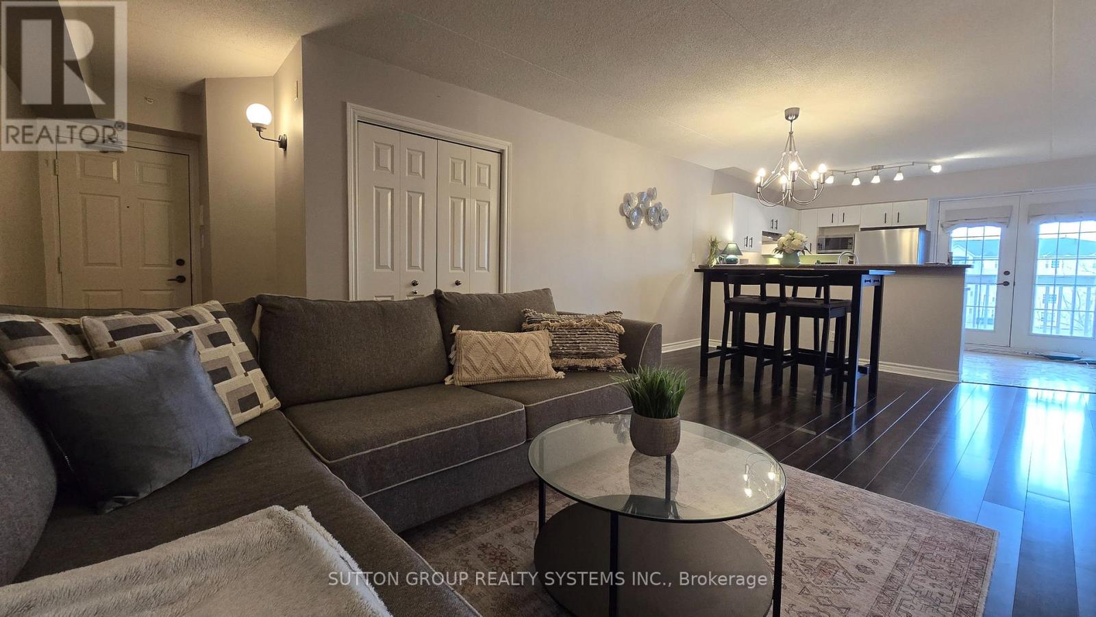 301 - 4005 Kilmer Drive, Burlington, Ontario  L7M 4M2 - Photo 3 - W12473611