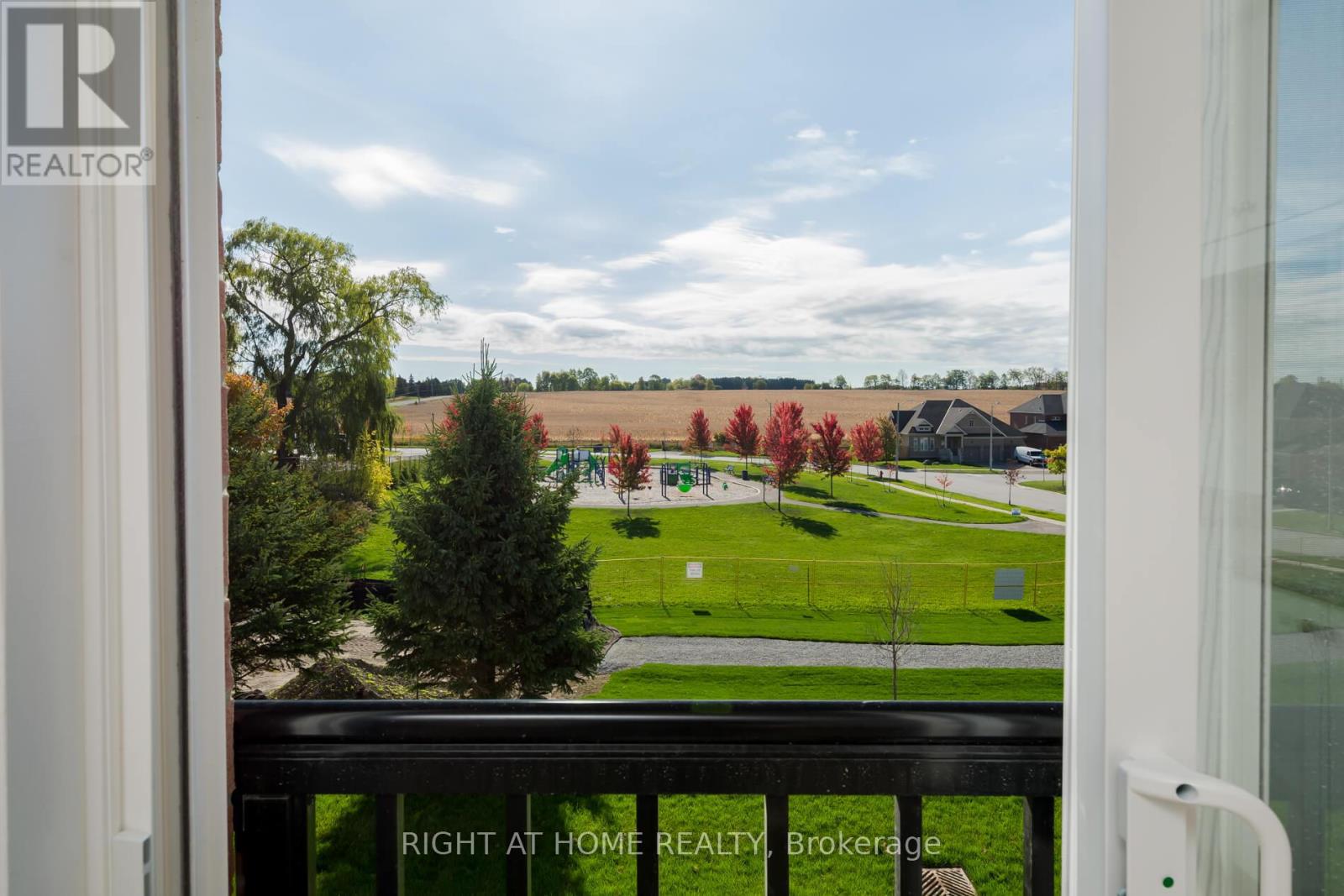 19 Ravenscraig Place, Innisfil (Cookstown), Ontario  L0L 1L0 - Photo 10 - N12473602