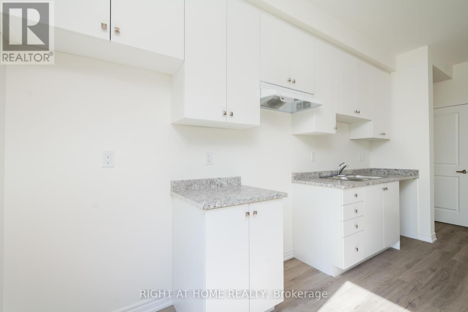 19 Ravenscraig Place, Innisfil (Cookstown), Ontario  L0L 1L0 - Photo 11 - N12473602