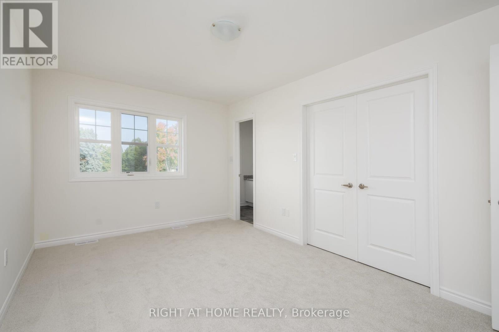 19 Ravenscraig Place, Innisfil (Cookstown), Ontario  L0L 1L0 - Photo 18 - N12473602