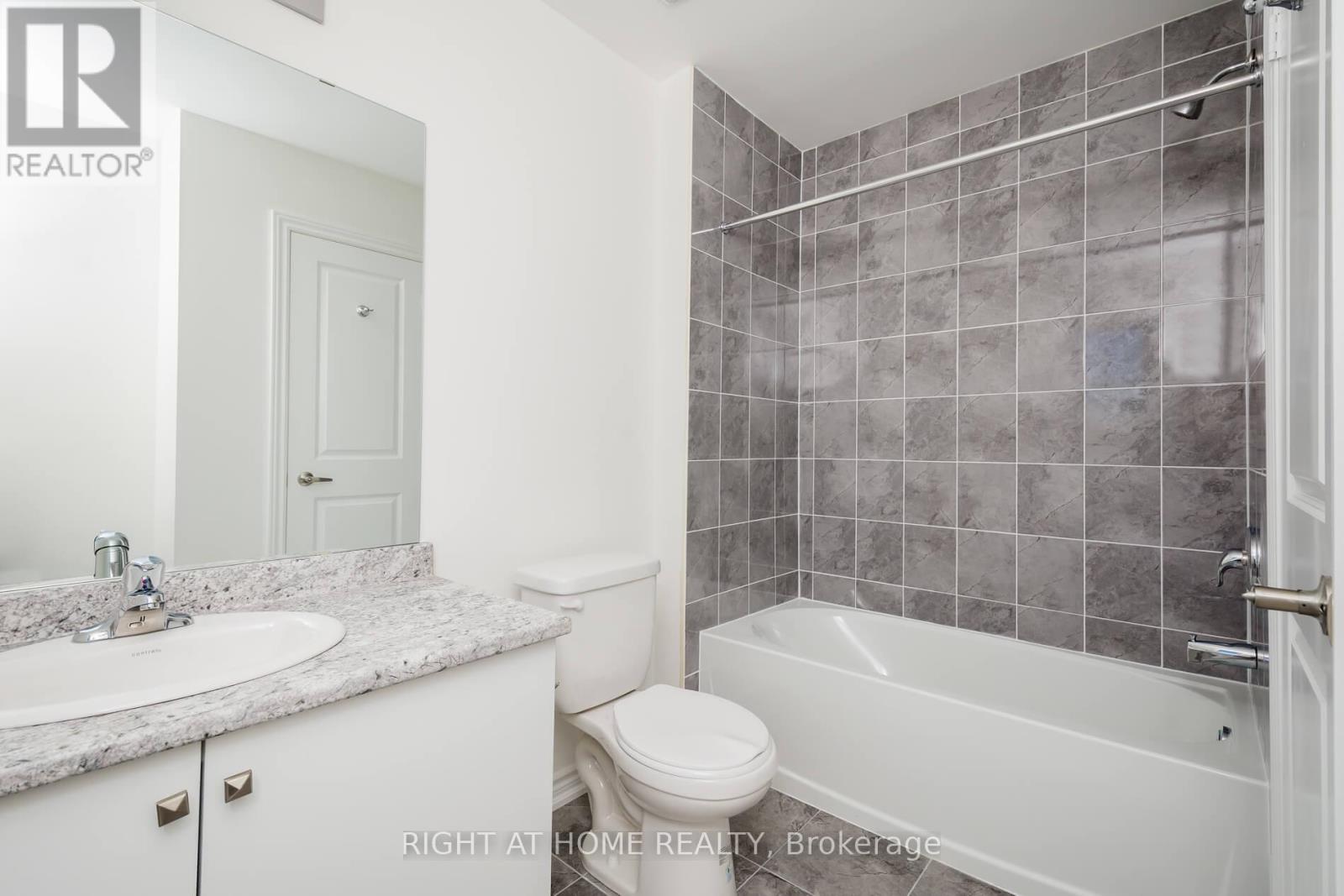 19 Ravenscraig Place, Innisfil (Cookstown), Ontario  L0L 1L0 - Photo 21 - N12473602