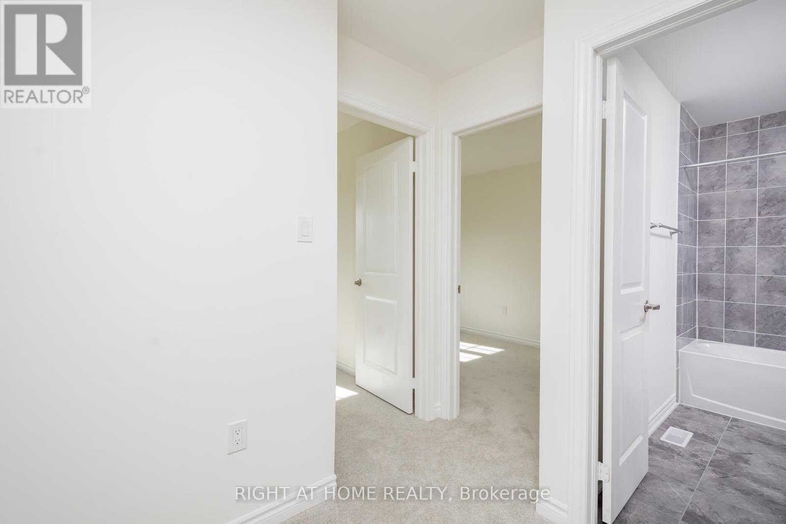 19 Ravenscraig Place, Innisfil (Cookstown), Ontario  L0L 1L0 - Photo 23 - N12473602
