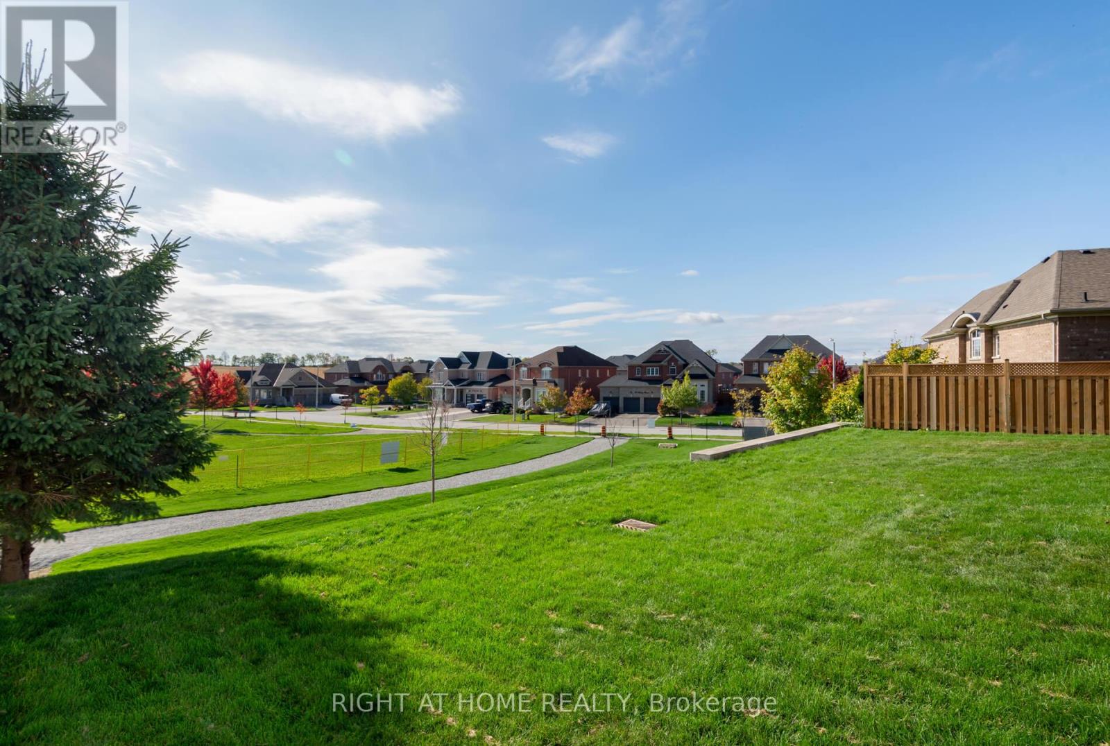 19 Ravenscraig Place, Innisfil (Cookstown), Ontario  L0L 1L0 - Photo 36 - N12473602