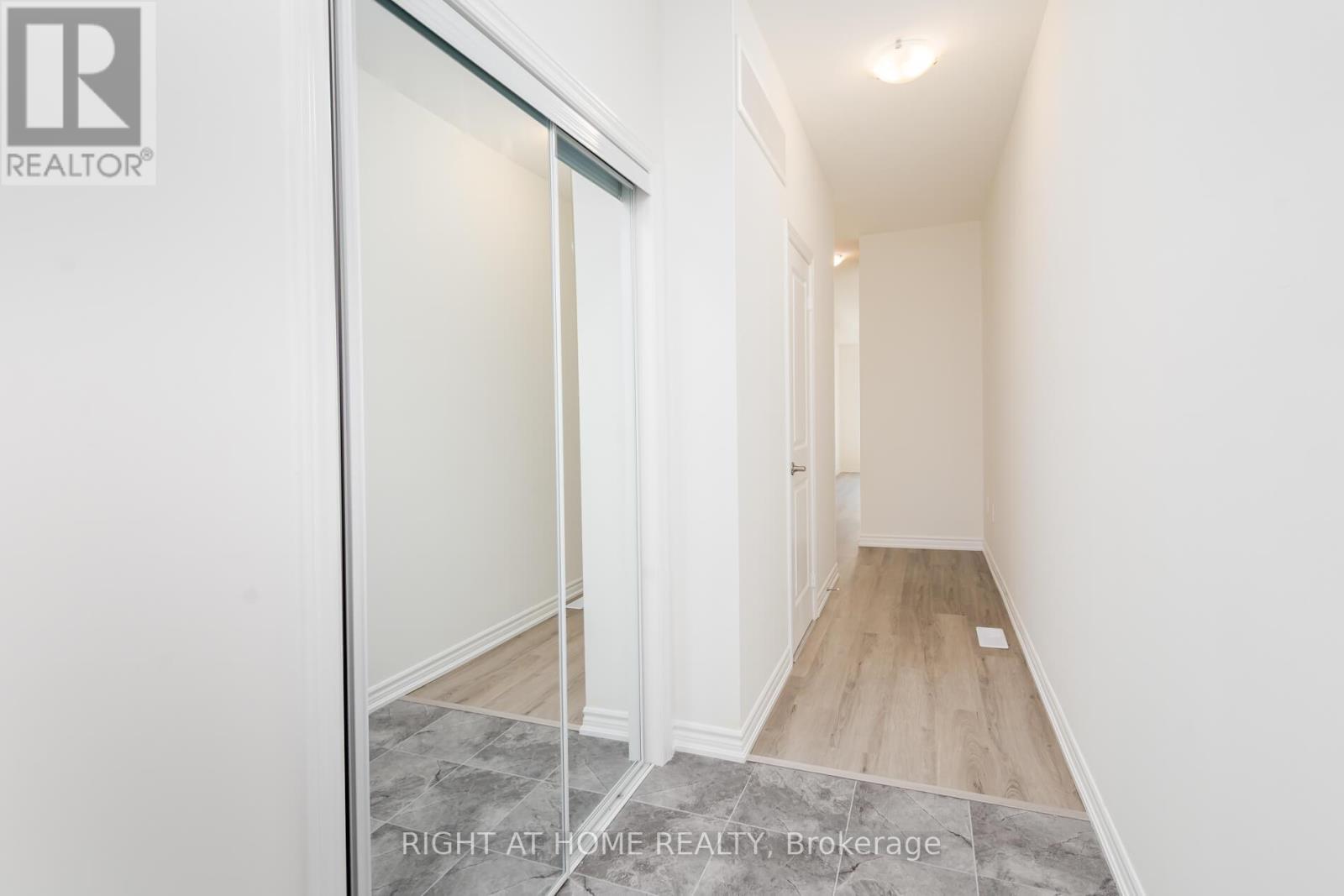 19 Ravenscraig Place, Innisfil (Cookstown), Ontario  L0L 1L0 - Photo 4 - N12473602