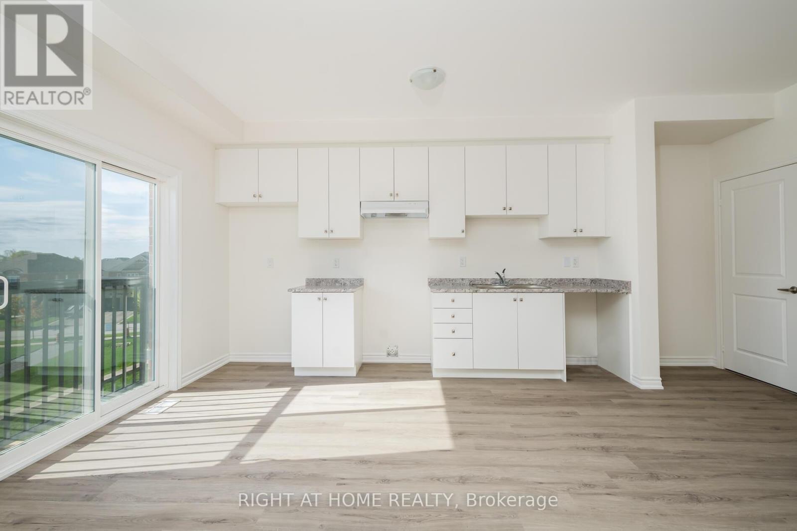 19 Ravenscraig Place, Innisfil (Cookstown), Ontario  L0L 1L0 - Photo 8 - N12473602