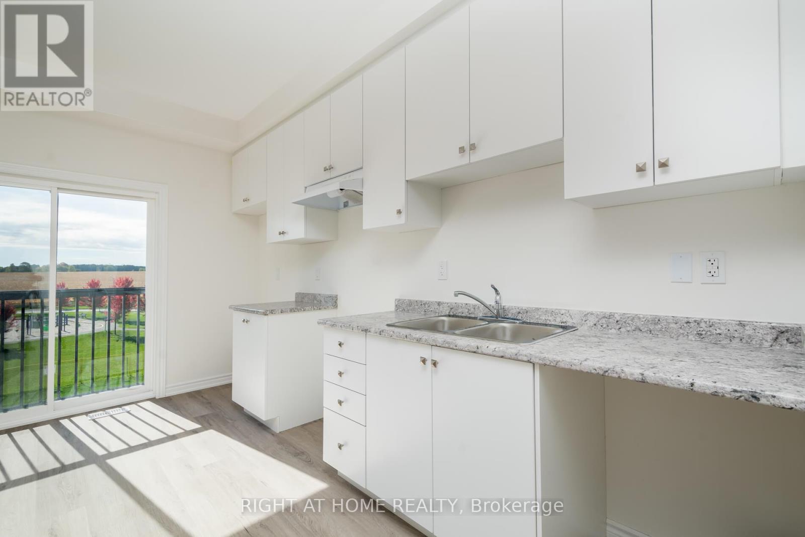 19 Ravenscraig Place, Innisfil (Cookstown), Ontario  L0L 1L0 - Photo 9 - N12473602