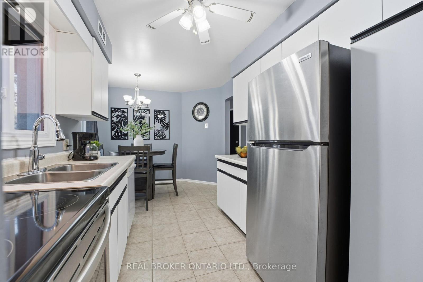 6 - 445 Kingscourt Drive, Waterloo, Ontario  N2K 3R4 - Photo 8 - X12473560
