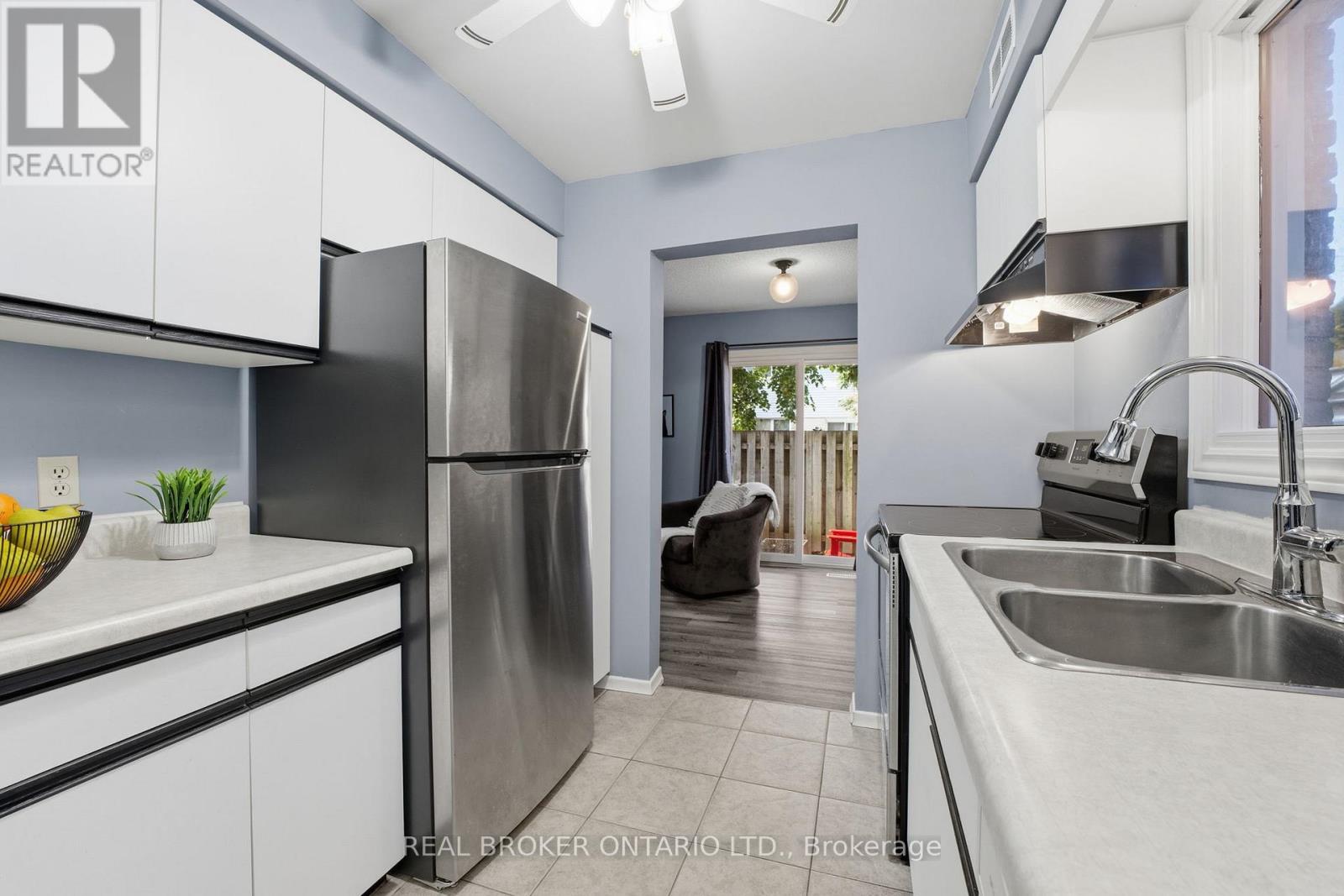 6 - 445 Kingscourt Drive, Waterloo, Ontario  N2K 3R4 - Photo 9 - X12473560