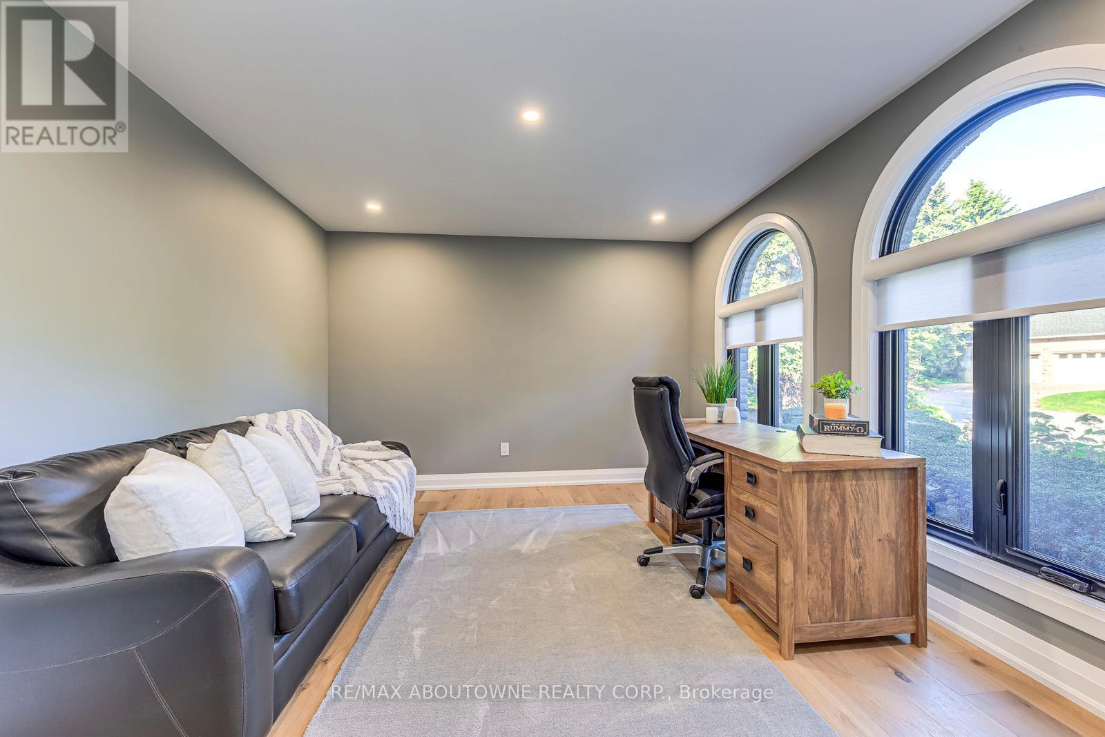 54 Deerview Avenue, Hamilton, Ontario  L9G 4R8 - Photo 6 - X12473586
