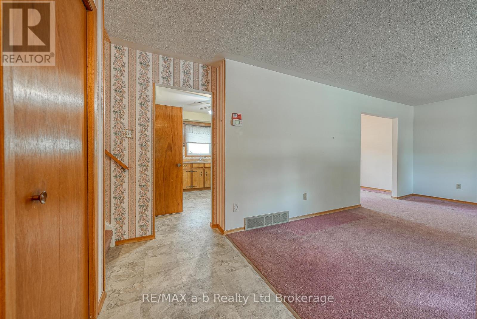 1 Golden Place, Ingersoll, Ontario  N5C 3N5 - Photo 10 - X12473698