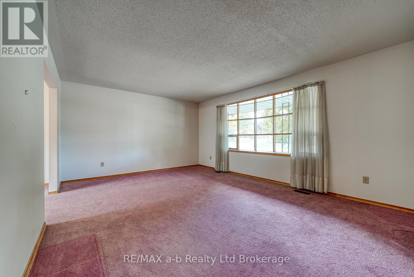 1 Golden Place, Ingersoll, Ontario  N5C 3N5 - Photo 11 - X12473698