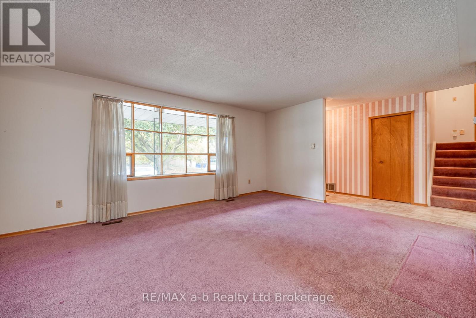 1 Golden Place, Ingersoll, Ontario  N5C 3N5 - Photo 12 - X12473698
