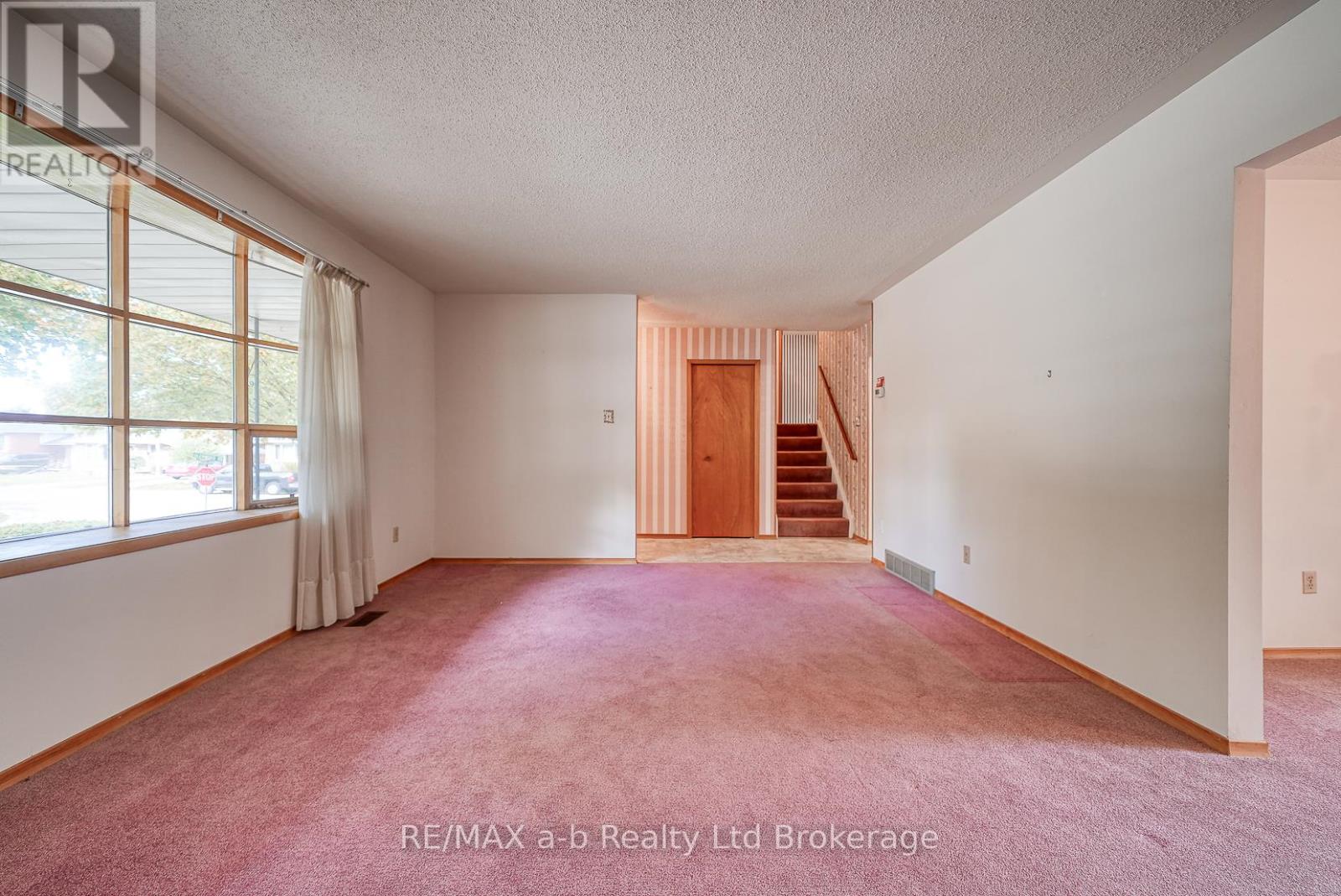 1 Golden Place, Ingersoll, Ontario  N5C 3N5 - Photo 13 - X12473698