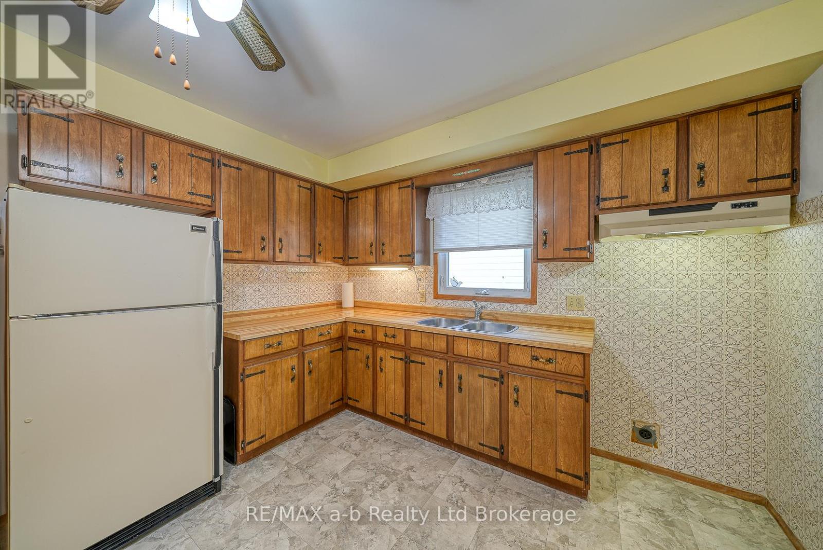 1 Golden Place, Ingersoll, Ontario  N5C 3N5 - Photo 17 - X12473698
