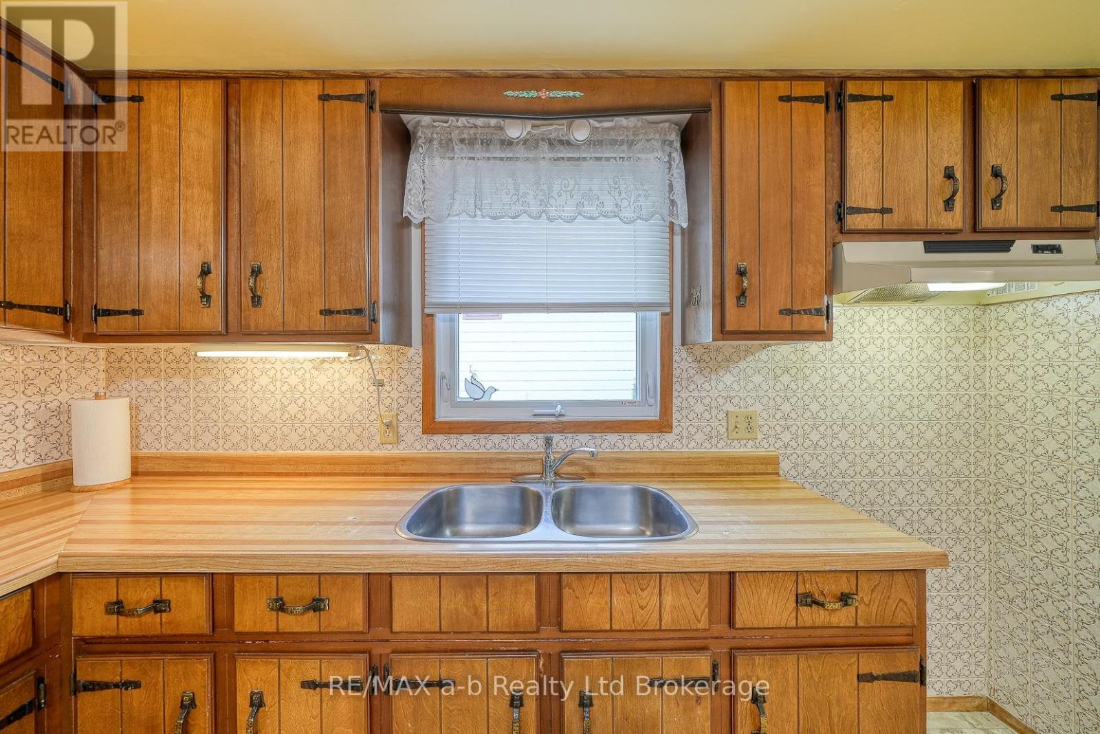 1 Golden Place, Ingersoll, Ontario  N5C 3N5 - Photo 19 - X12473698