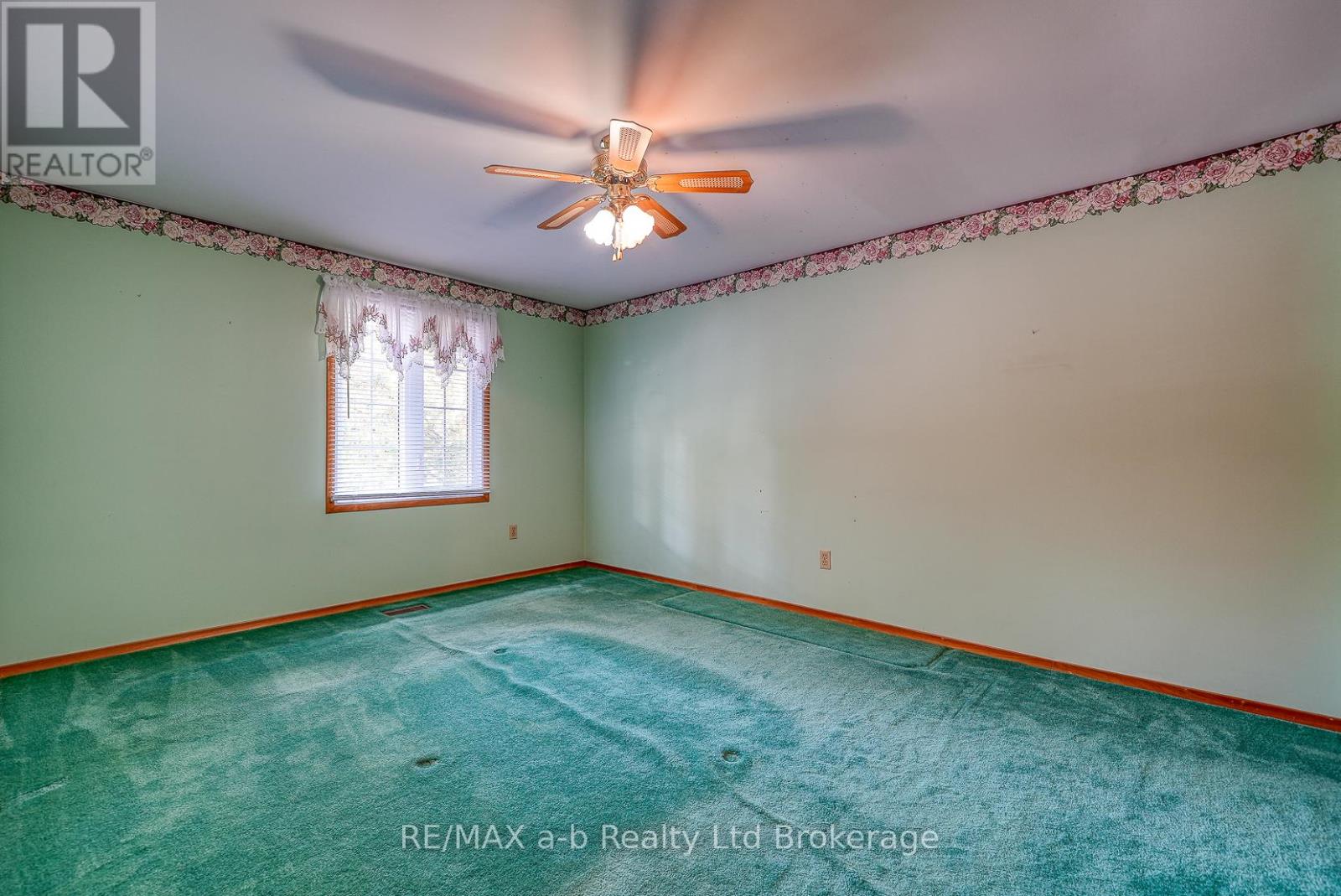 1 Golden Place, Ingersoll, Ontario  N5C 3N5 - Photo 23 - X12473698