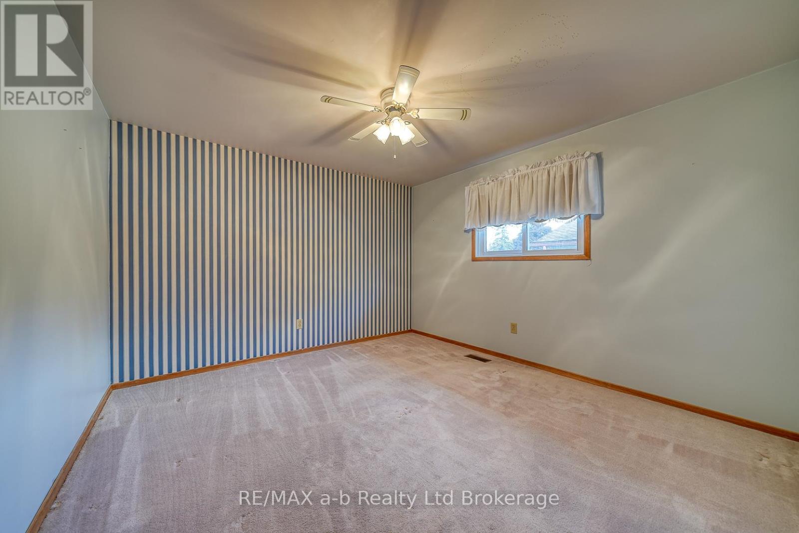 1 Golden Place, Ingersoll, Ontario  N5C 3N5 - Photo 25 - X12473698