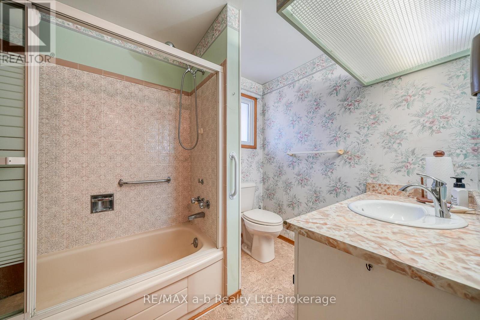 1 Golden Place, Ingersoll, Ontario  N5C 3N5 - Photo 26 - X12473698