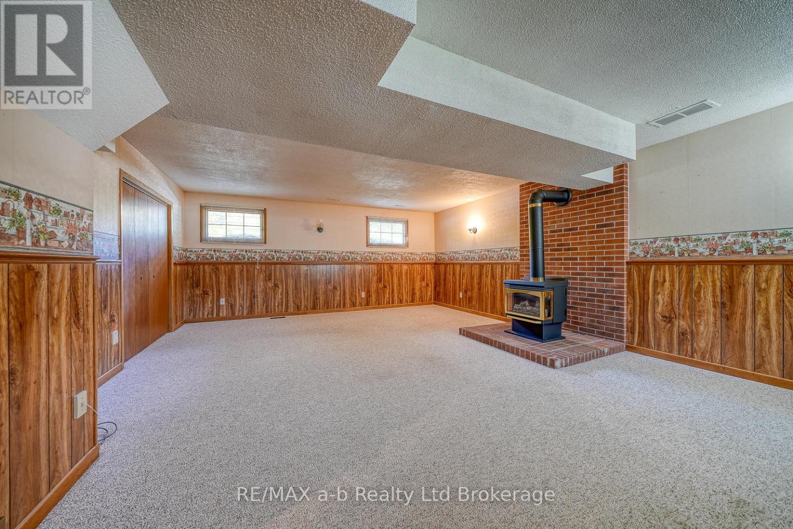 1 Golden Place, Ingersoll, Ontario  N5C 3N5 - Photo 27 - X12473698
