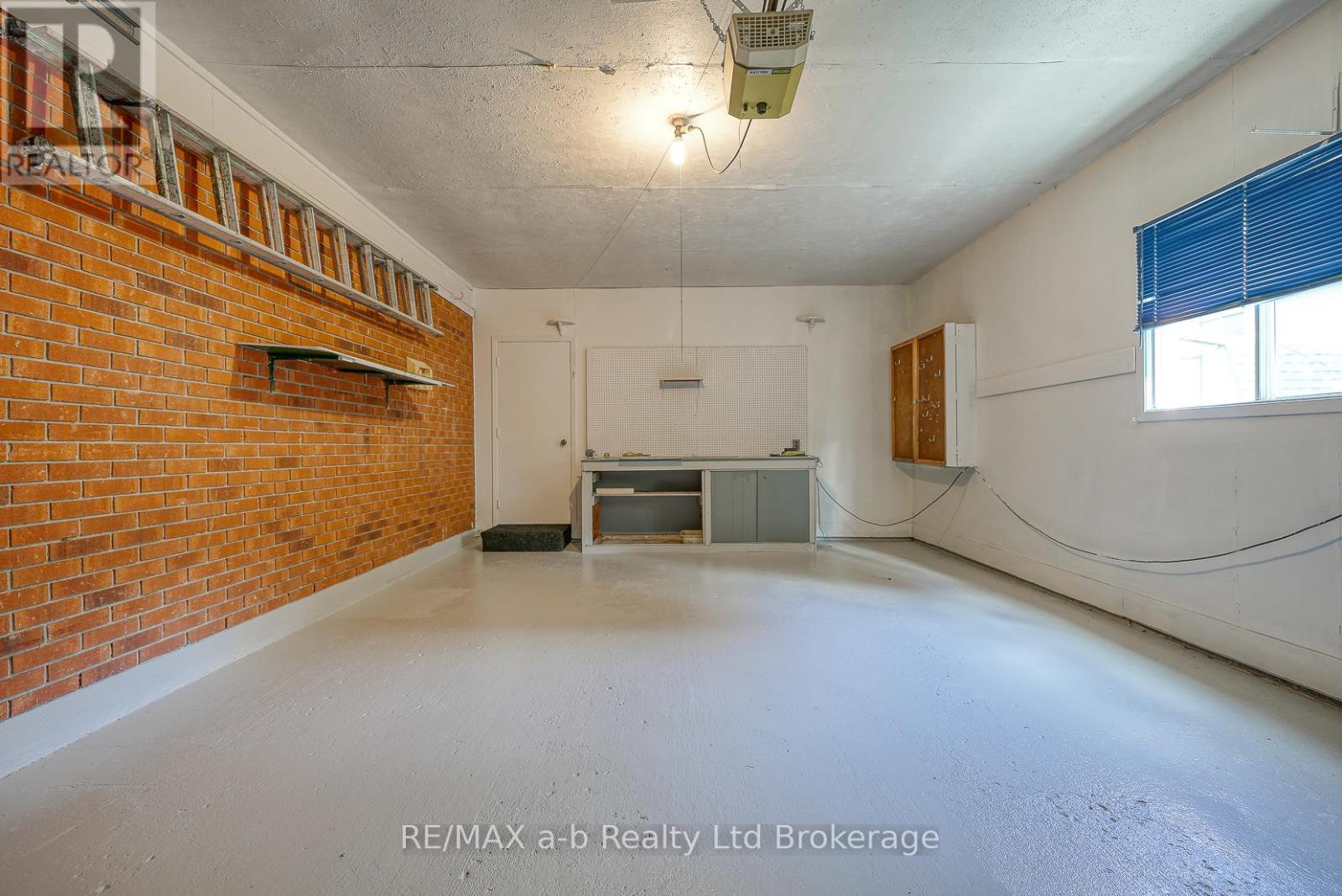 1 Golden Place, Ingersoll, Ontario  N5C 3N5 - Photo 36 - X12473698