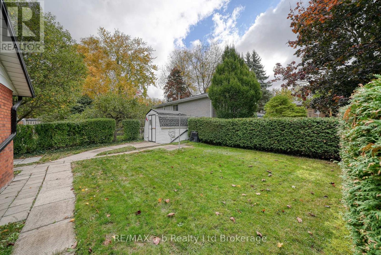1 Golden Place, Ingersoll, Ontario  N5C 3N5 - Photo 38 - X12473698