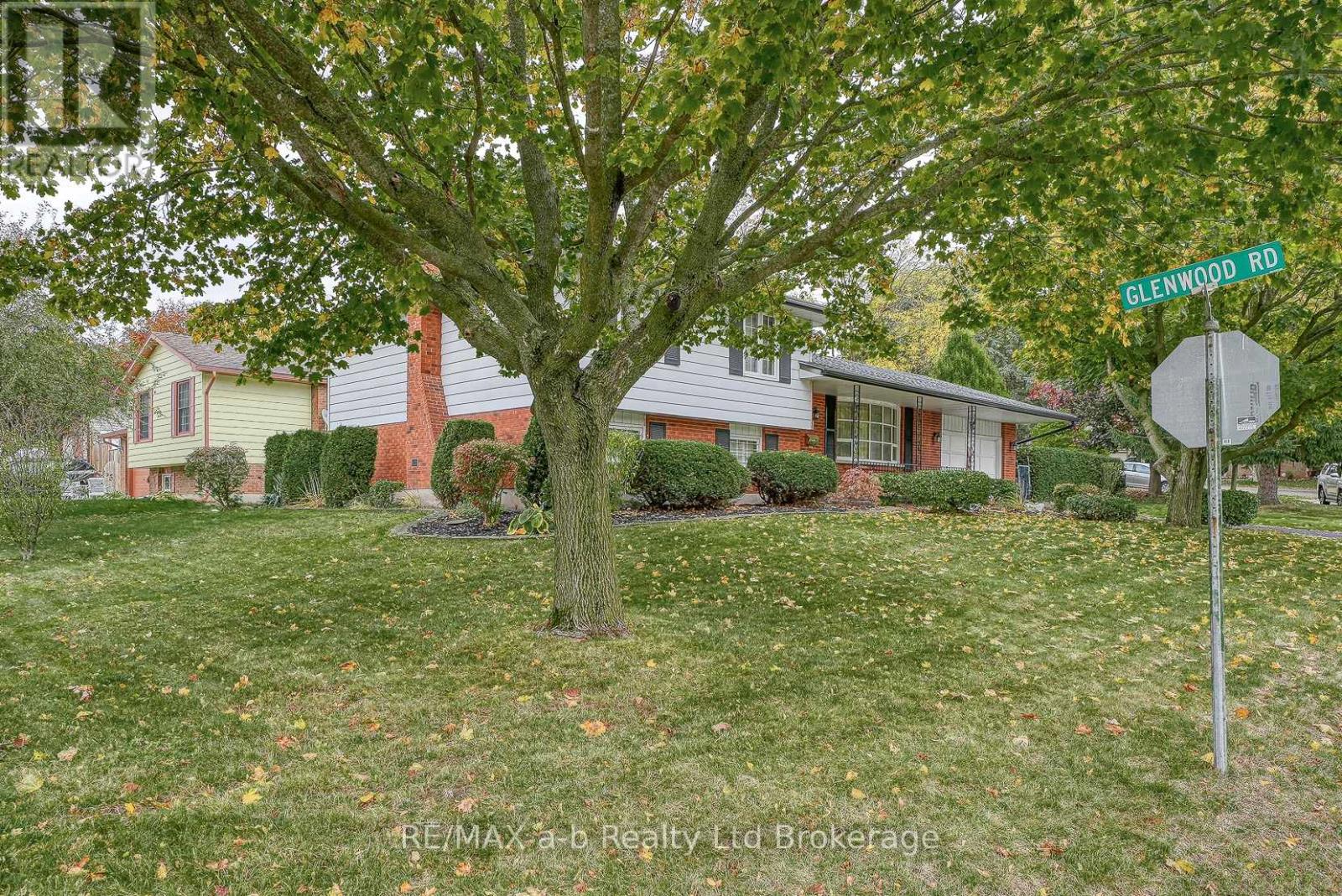 1 Golden Place, Ingersoll, Ontario  N5C 3N5 - Photo 4 - X12473698