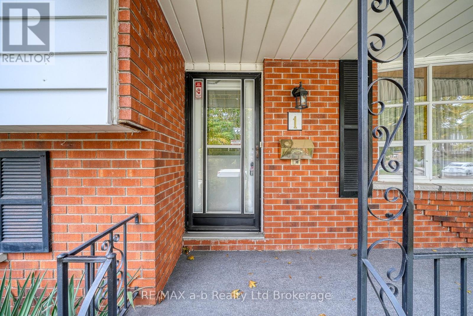 1 Golden Place, Ingersoll, Ontario  N5C 3N5 - Photo 8 - X12473698