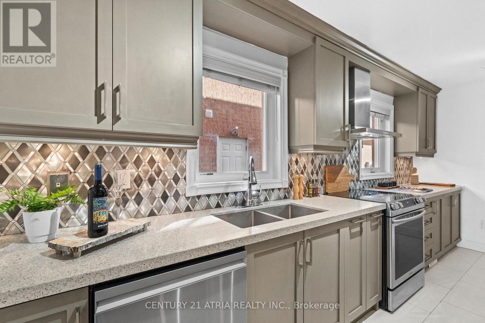 3837 Densbury Drive, Mississauga, Ontario  L5N 6Z3 - Photo 17 - W12468960